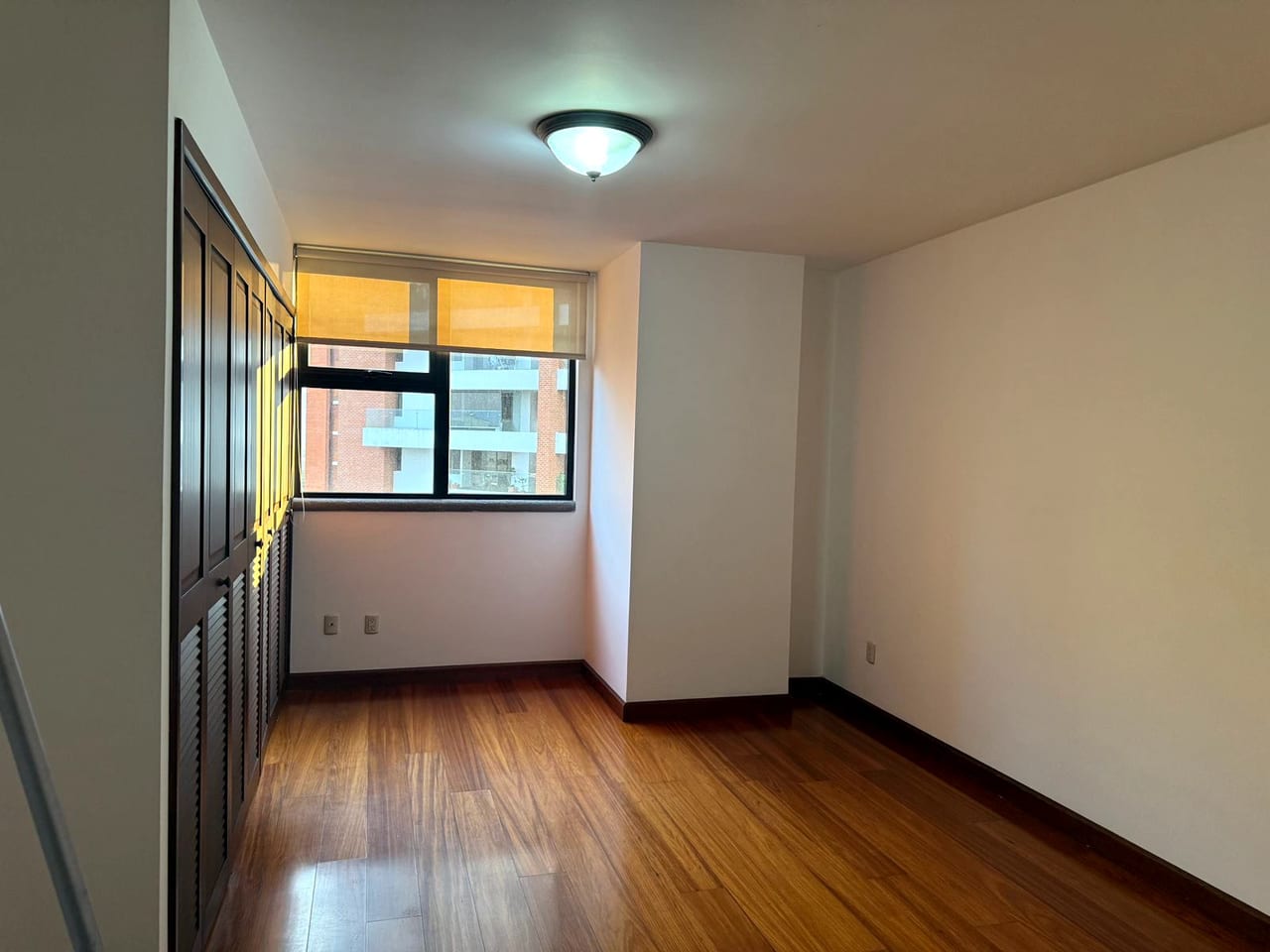 ALQUILER APARTAMENTO Y AMPLIO EDIFICIO BELLAGIO Zona 14 — foto 4 de 16