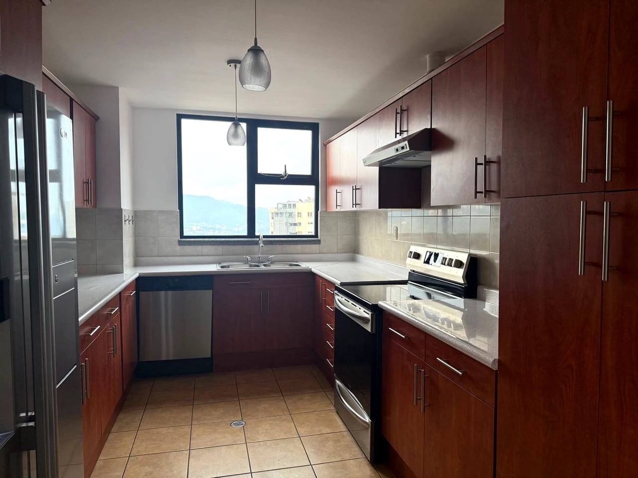 ALQUILER APARTAMENTO Y AMPLIO EDIFICIO BELLAGIO Zona 14 — foto 12 de 16