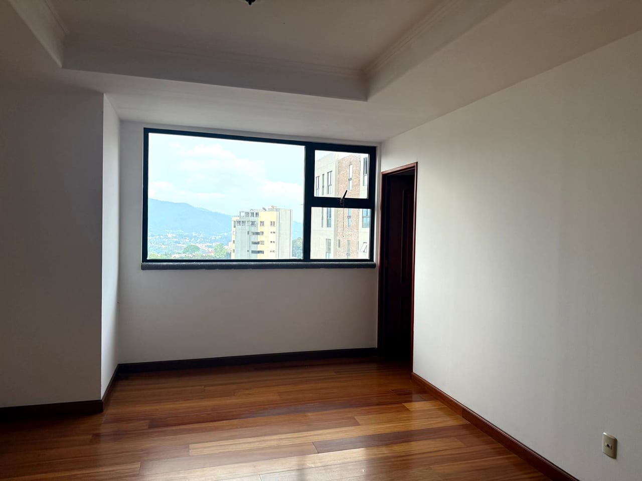 ALQUILER APARTAMENTO Y AMPLIO EDIFICIO BELLAGIO Zona 14 — foto 7 de 16