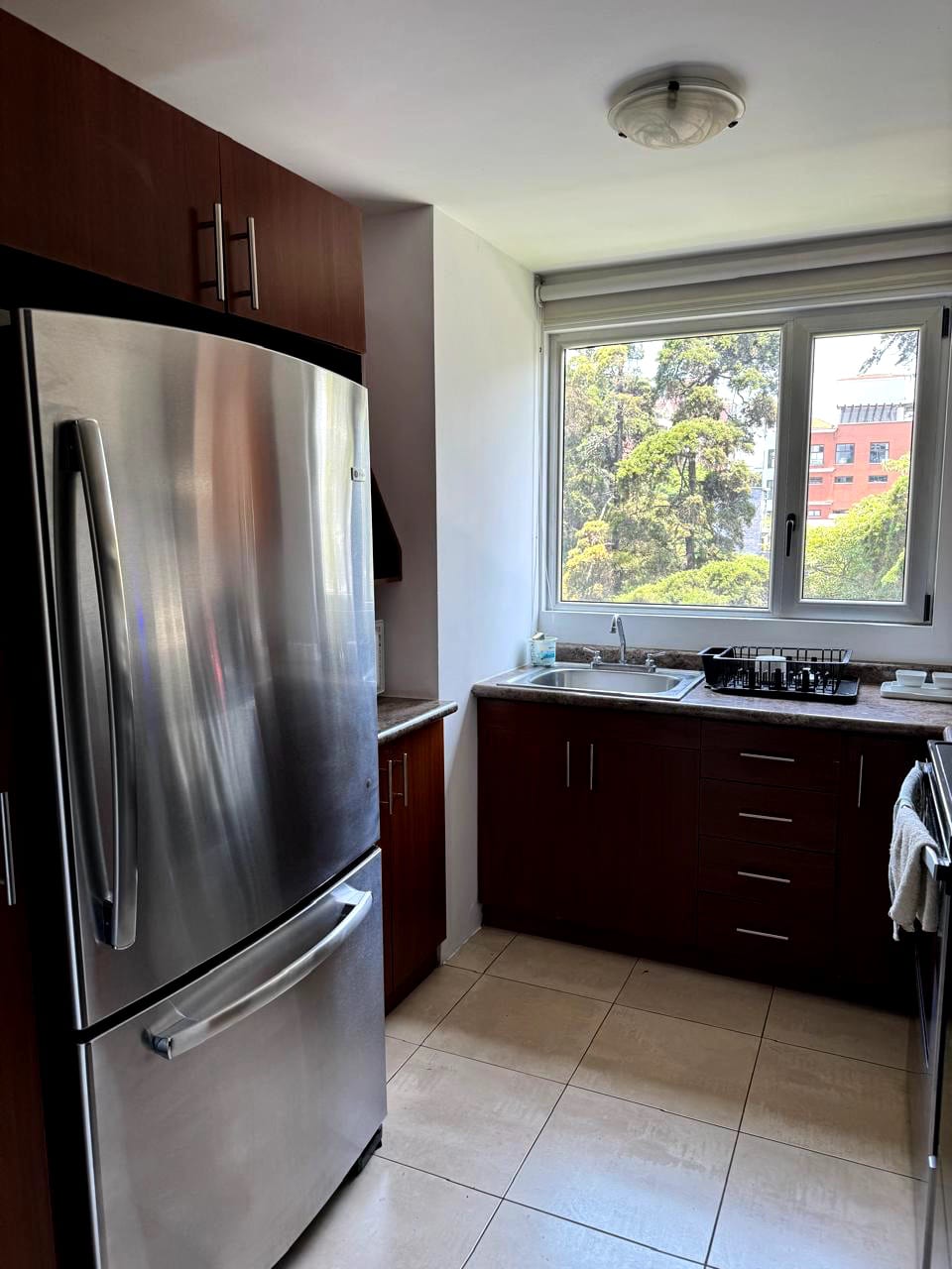 🏢 Apartamento en Alquiler – Zona 14, Edificio Catania — foto 3 de 10
