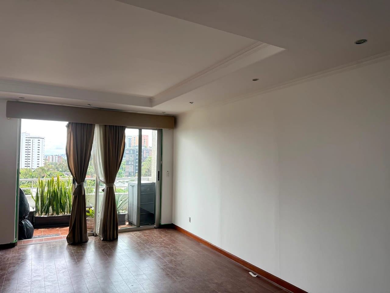 🏢 Apartamento en Alquiler – Edificio Botticelli 2, Zona 15 — foto 3 de 17