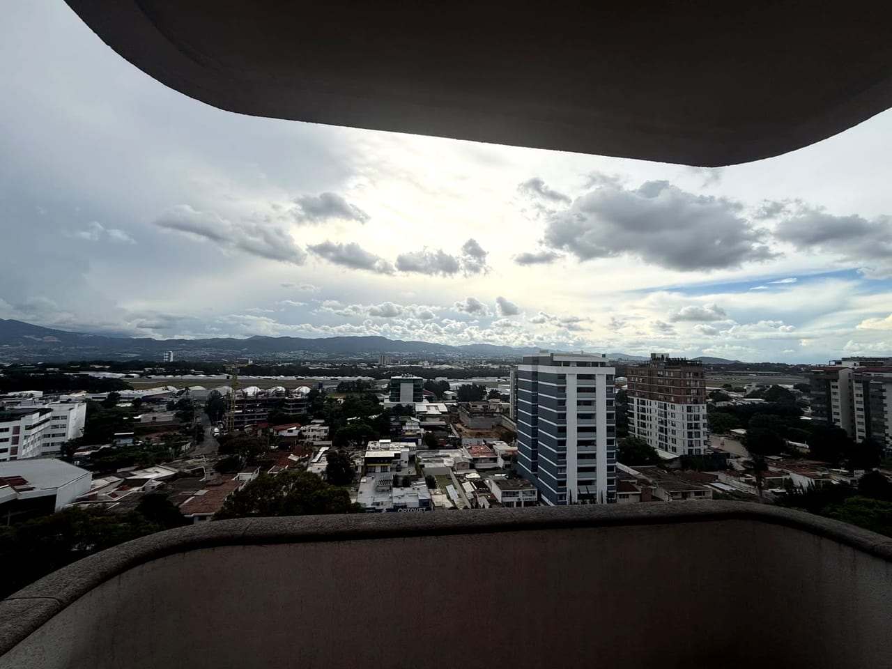 🏢 Apartamento en Venta – Edificio Bellini, Zona 14 — foto 4 de 13