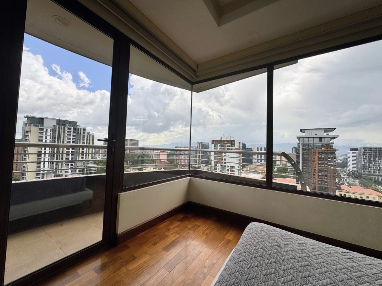 Venta Apartamento de Lujo, Edificio Santa María, Zona 10, Guatemala — foto 8 de 15