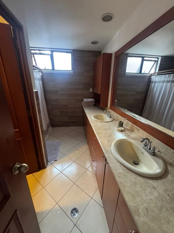 ALQUILER APARTAMENTO Y AMPLIO EDIFICIO BELLAGIO Zona 14 — foto 10 de 16